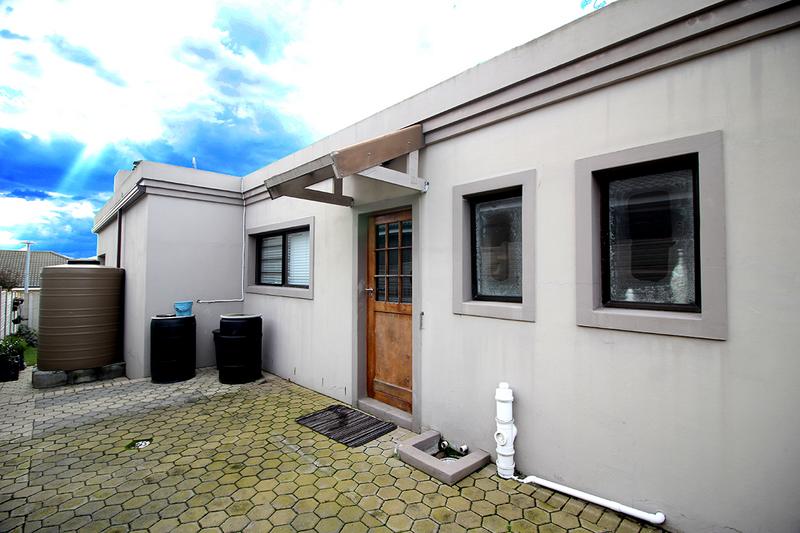 3 Bedroom Property for Sale in Reebok Western Cape